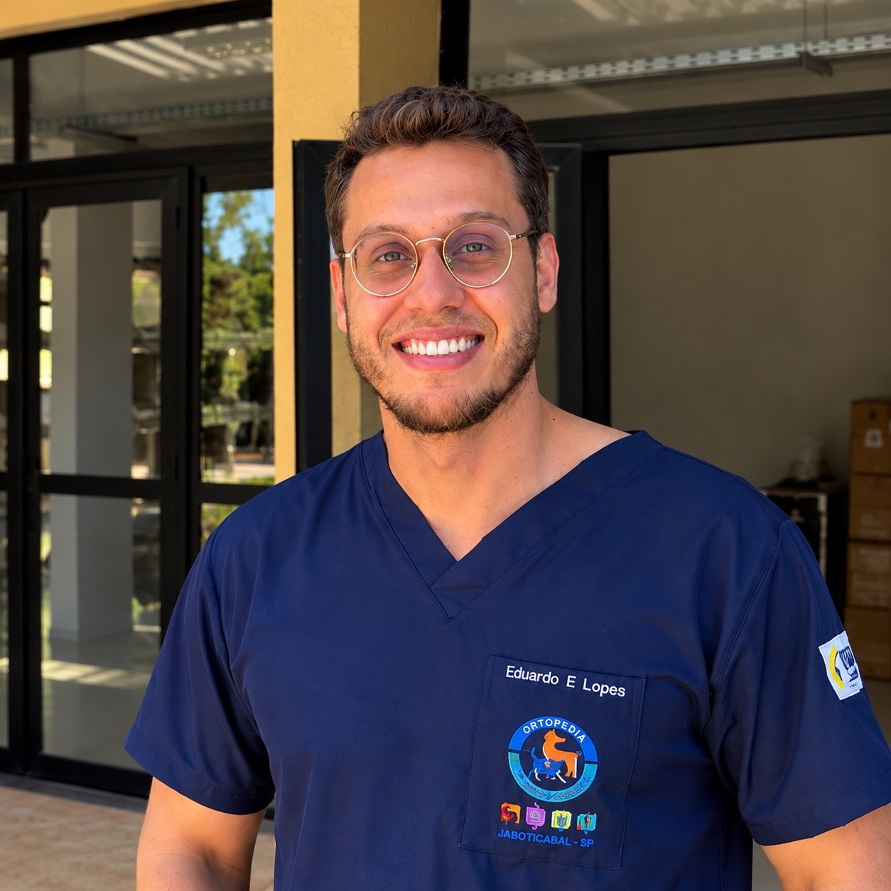 Dr. Eduardo Lopes em ambiente cirúrgico